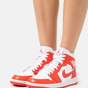 Air Jordan 1 Mid WMN White Habanerno Red